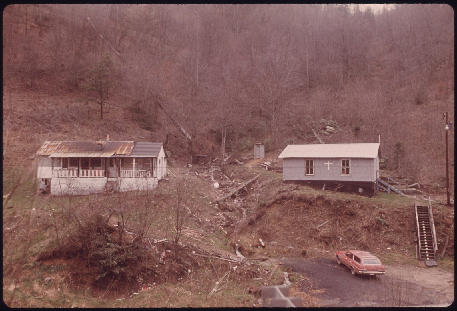 SMALL CHURCH AND HOME PERCHED ON A HILLSIDE NEAR KEEN MOUNTAIN AND RICHLANDS, VIRGINIA, IN BUCHANAN COUNTY. MANY... - NARA - 556355