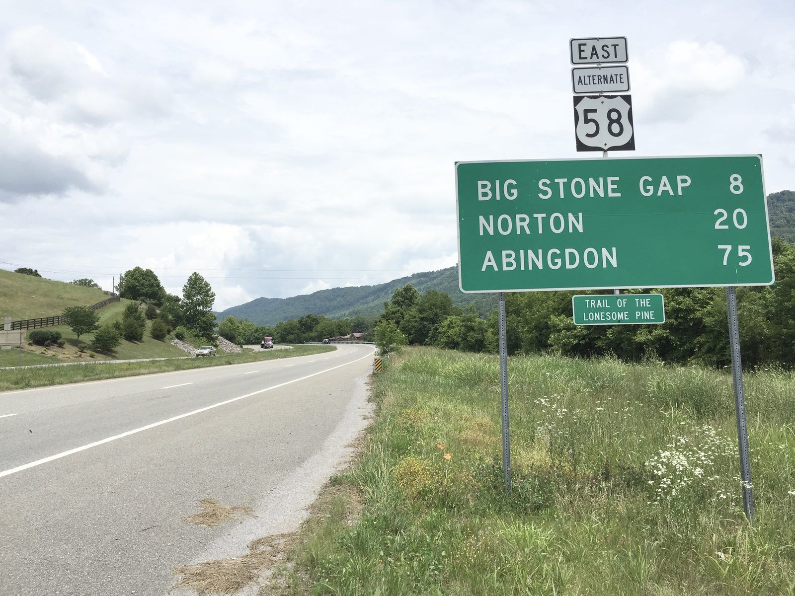 2017-06-12 14 22 00 View east along U.S. Route 58 Alternate (Trail of the Lonesome Pine) between Ed Ward Drive and Steve Reasor Drive in Deep Springs, Lee County, Virginia