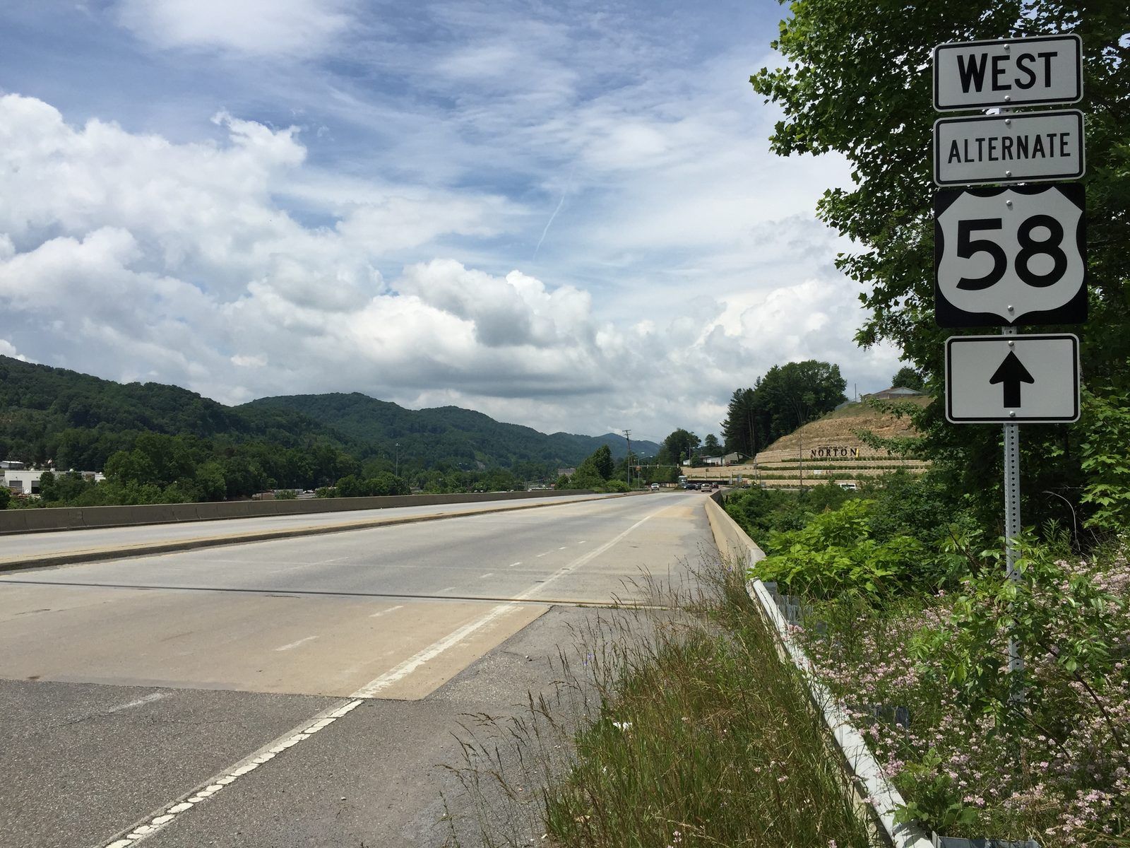 2017-06-12 12 19 45 View west along U.S. Route 58 Alternate Business and Virginia State Route 283 (Norton-Coeburn Road) at the Guest River Bridge in Norton, Virginia